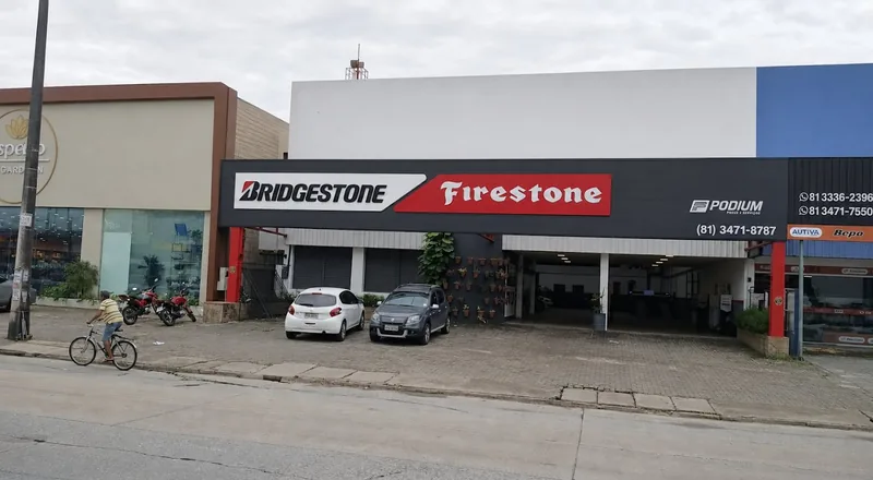 Fachada da Podium Pneus em Recife